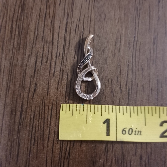 White sapphire and black diamond pendant - Picture 2 of 4